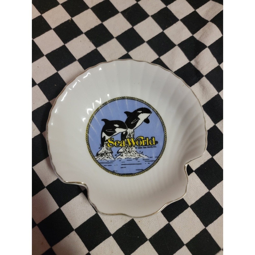 Vintage 1986 Sea World Orca Whale Shell Shaped Decorative Trinket Dish Korea